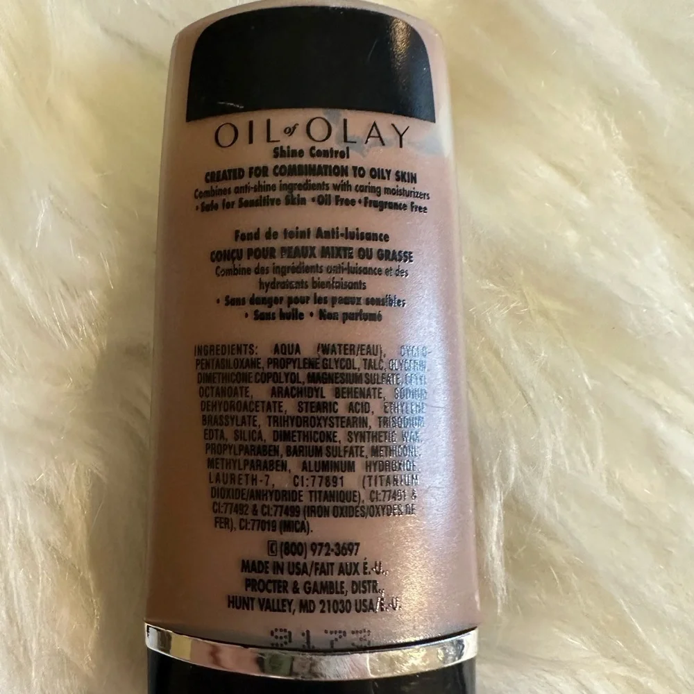 🩷5/$10 OLAY Shine Control Foundation - Dark Honey